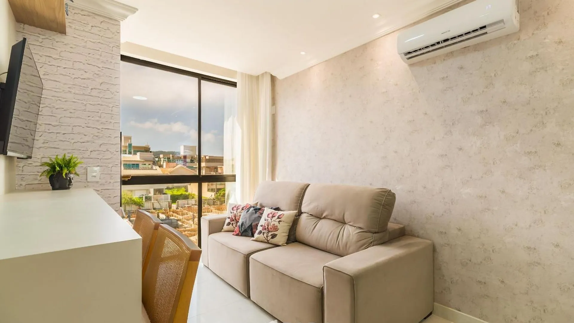 Uml - Apartamentos Quadra Mar Em Bombinhas 0*,  Brazil